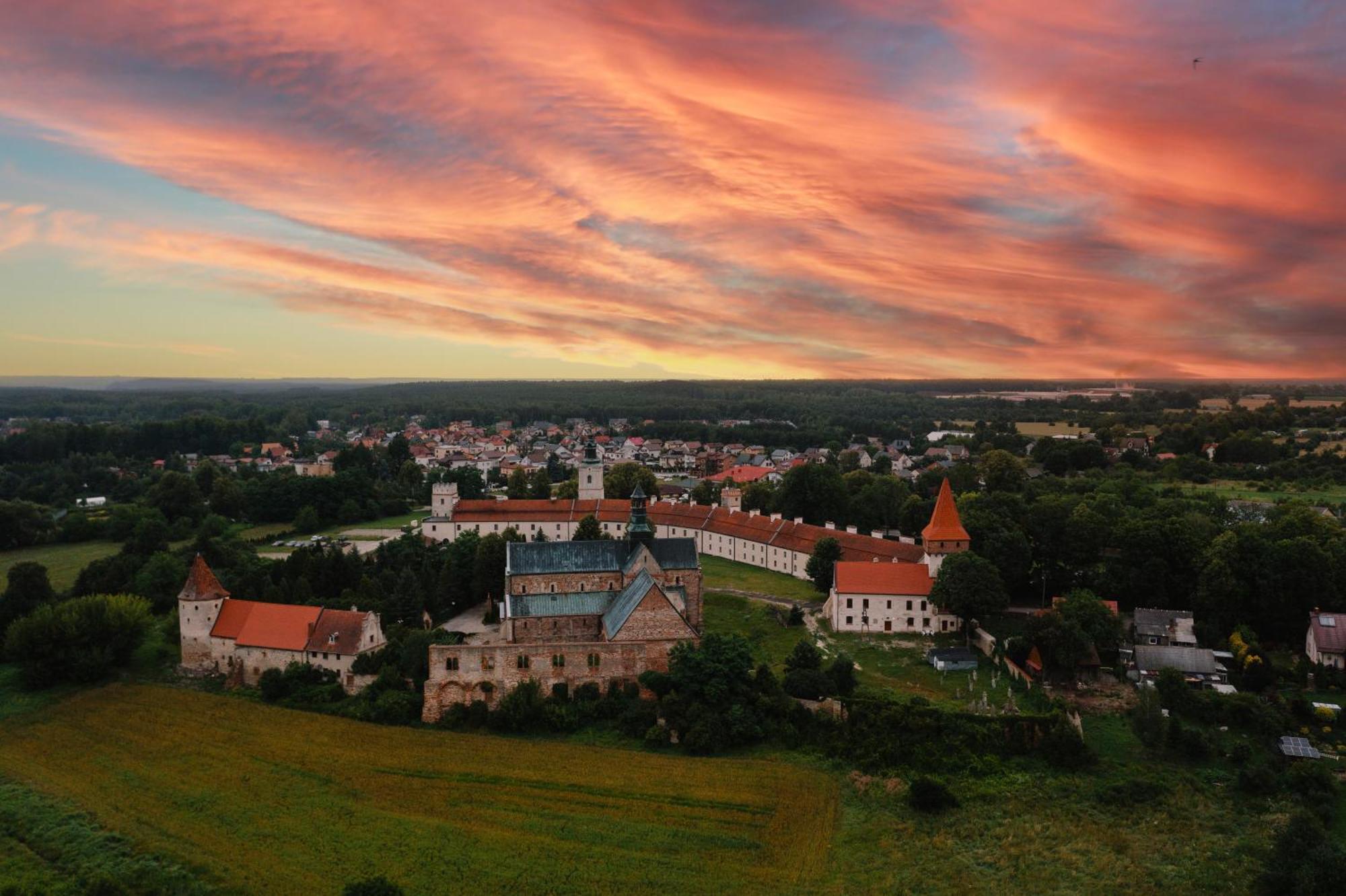 Best Western Plus Hotel Podklasztorze Sulejów Exterior foto